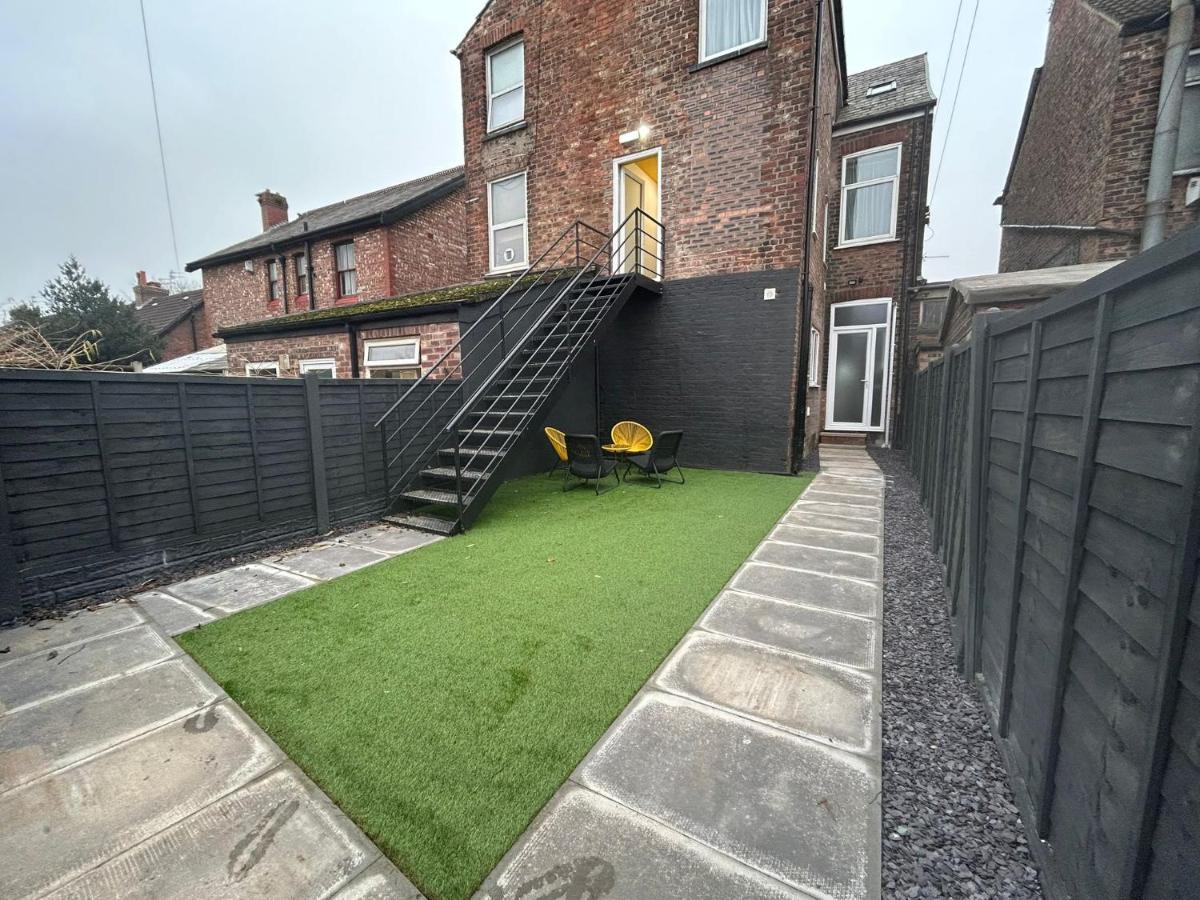 Super Stylish Apartment In Urmston Flat 3 Bagian luar foto