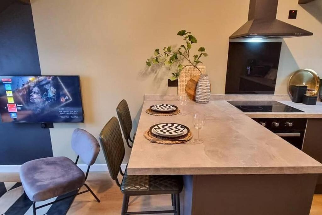 Super Stylish Apartment In Urmston Flat 3 Bagian luar foto