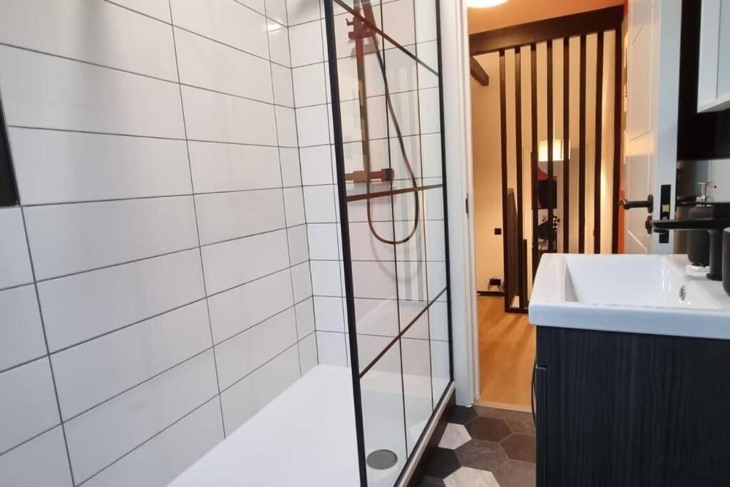 Super Stylish Apartment In Urmston Flat 3 Bagian luar foto