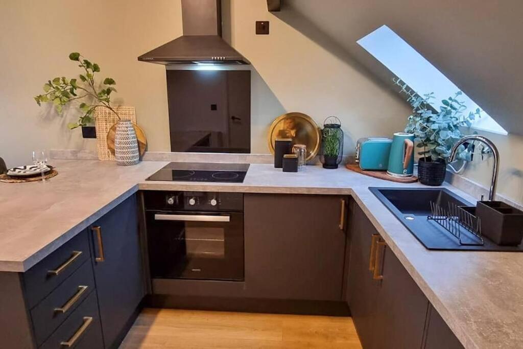 Super Stylish Apartment In Urmston Flat 3 Bagian luar foto