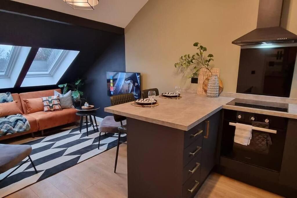 Super Stylish Apartment In Urmston Flat 3 Bagian luar foto